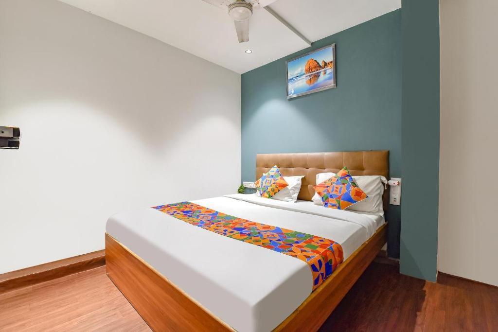 Nidhivan Hotel And Rooms Surat Exterior foto