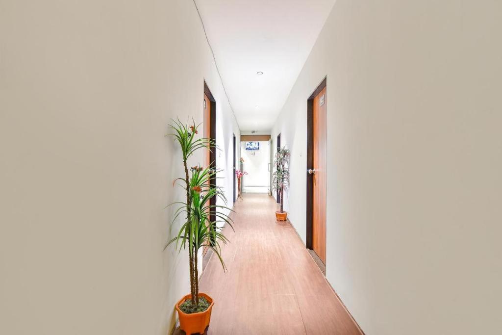 Nidhivan Hotel And Rooms Surat Exterior foto